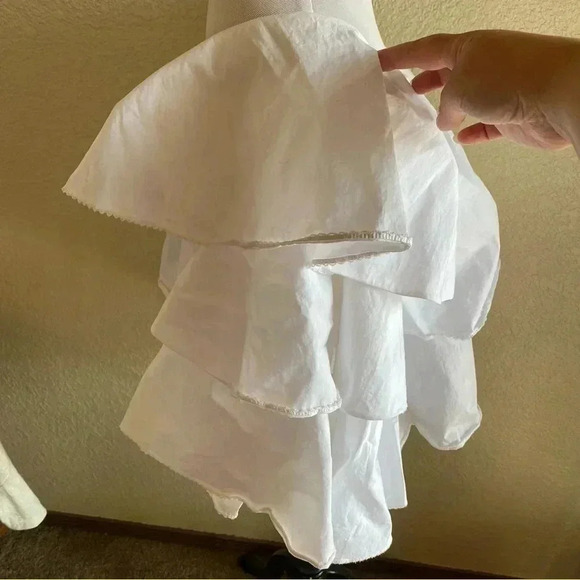 Olivaceous White Cotton Tiered Ruffle Off the Shoulder Top Shirt: Size Large - Picture 4 of 10